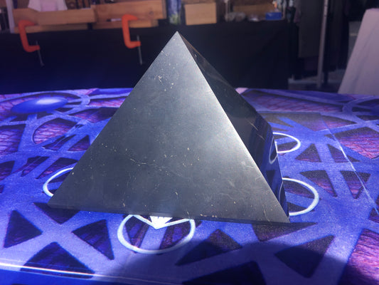 Xtra-Large Polished Pyramid (10m influence range)