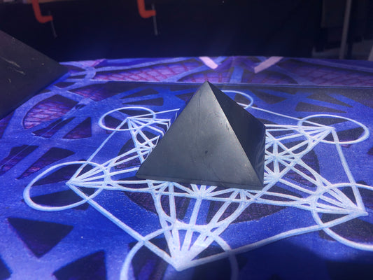 Medium Polished Pyramid (3.2m influence range)