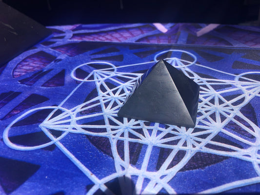 Small Polished Pyramid (2.1m influence range)